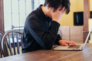 オーバーステイサムネ