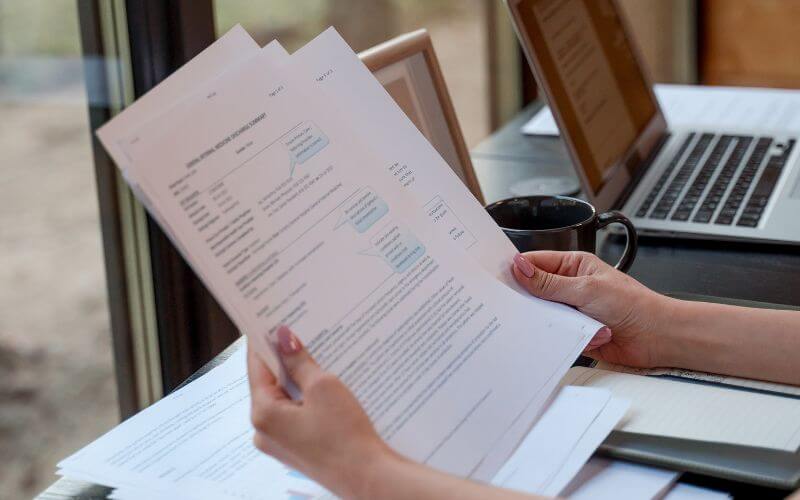 永住申請における保証人の必要書類とは