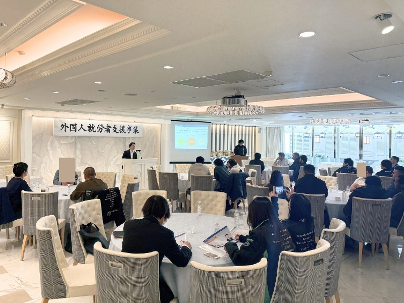 イースタッフ様外国人就労者支援事業における講義後の個別相談会の写真